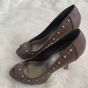 Brown and gold heel 5.5